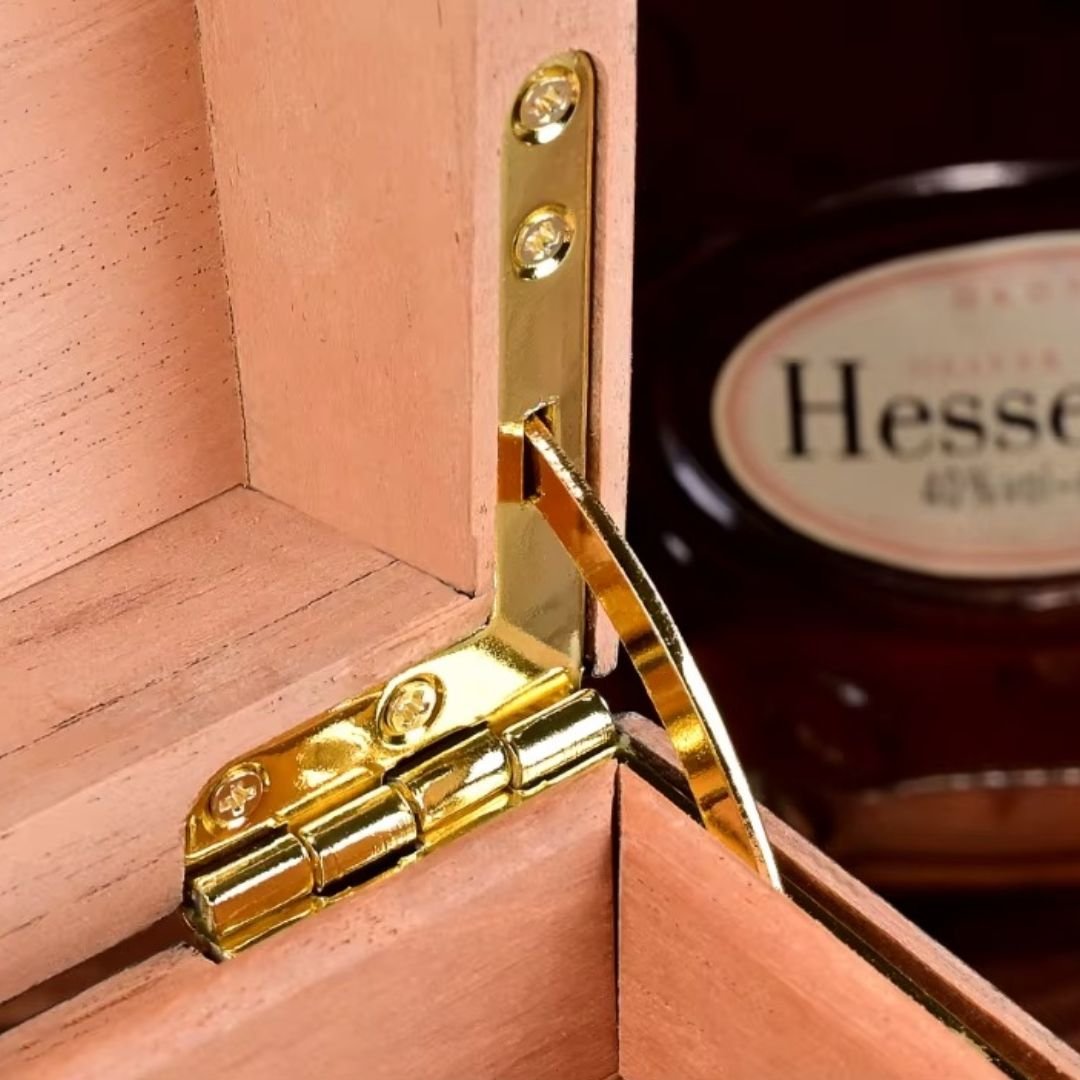 The Conservatory: Glass-Top Cedar Humidor