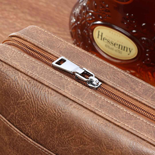 On-the-Move Class: Your Essential Leather Cigar Case!